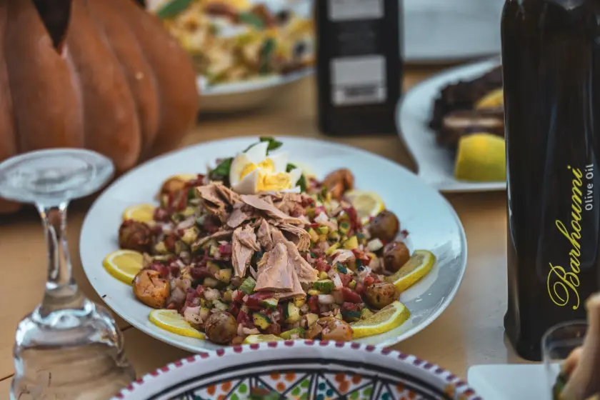 Une salade et l'huile Barhoumi